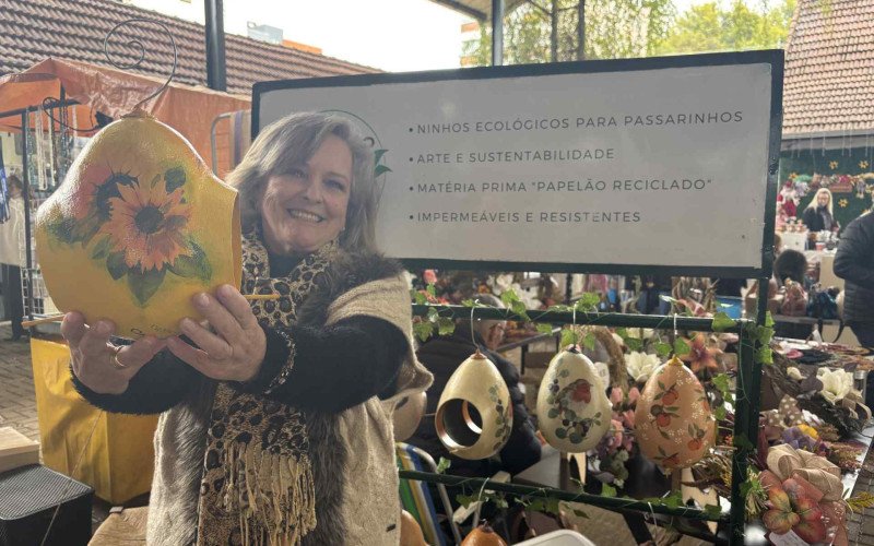 Juliana, do Econinho Serra Gaúcha, na XXV Feira Estadual do Artesanato, em Dois Irmãos