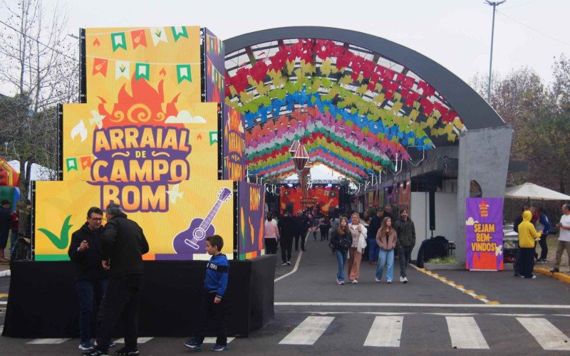 Rua Coberta vira palco de tradições juninas e reúne famílias no Arraial de Campo Bom
