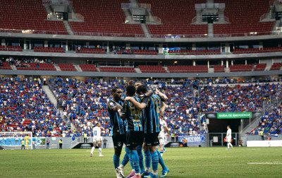 Grando pega dois pênaltis e Grêmio vence o Cruzeiro em amistoso