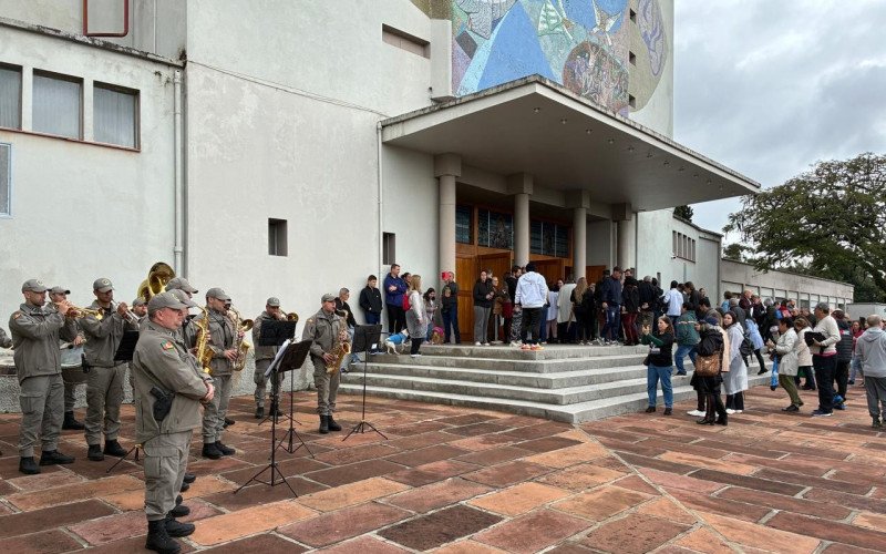 20ª Romaria do Padre Reus - banda da Brigada Militar recepcionou os romeiros