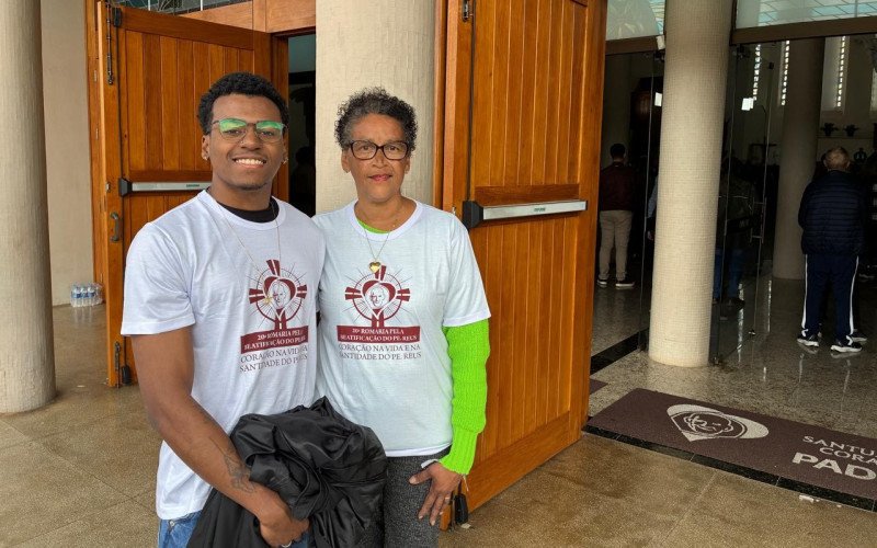 20ª Romaria do Padre Reus - Maycon com a mãe Elisabete