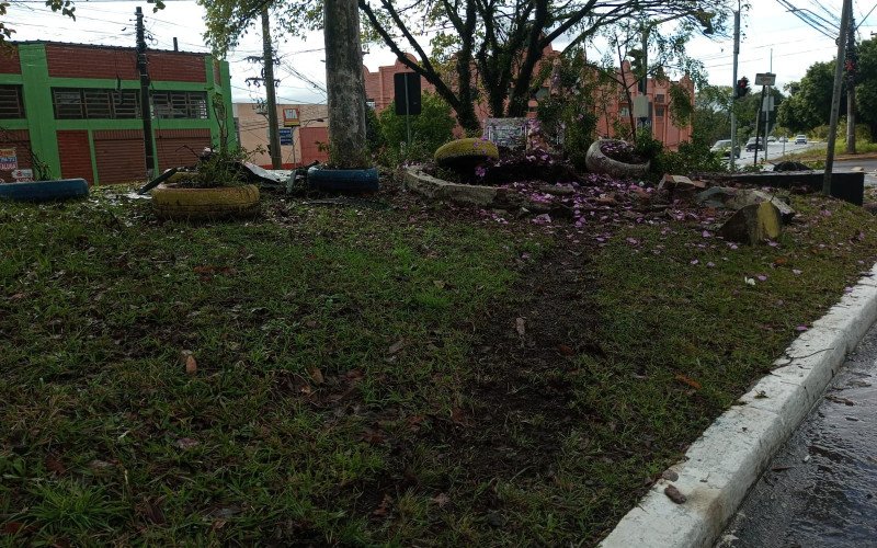 Acidente ocorreu no local em que fica memorial de Flávia Carmo