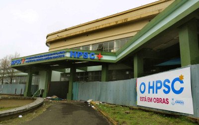 Prevista para terminar em junho, obra do primeiro piso do HPS de Canoas fica para abril de 2027; empresa é notificada