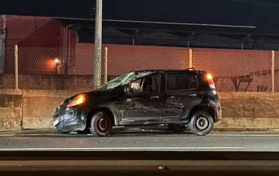 BR-116: Carro é rebocado pela PRF após acidente com caminhão