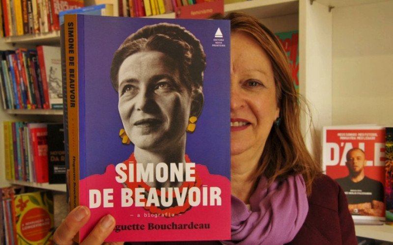 Lúcia Barcelos é exemplo da resistência cultural com livraria de rua, em Canoas | abc+
