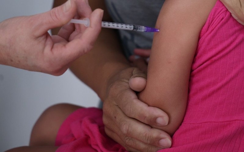 Confira o esquema de aplicação da vacina Pneumo 20 para bebês e crianças em Canela