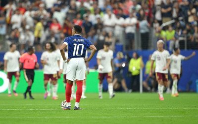 Espanha faz jogo perfeito, vence a França e está na final da Copa do Mundo