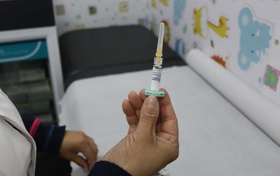 Nova vacina contra pneumonia e meningite já é aplicada em cidades do Vale do Sinos; saiba quem pode tomar