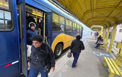 "A gente paga porque precisa trabalhar": Usuários relatam longa espera e uso de apps com redução dos ônibus por greve em São Leopoldo