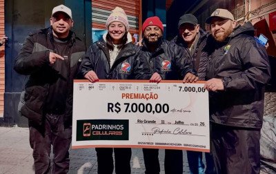 Mão na parede por 32 horas: Loja do RS faz prova de resistência e ganhador leva R$ 7 mil