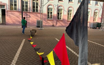 São Leopoldo ganha as cores da bandeira alemã com o início da decoração da São Leopoldo Fest