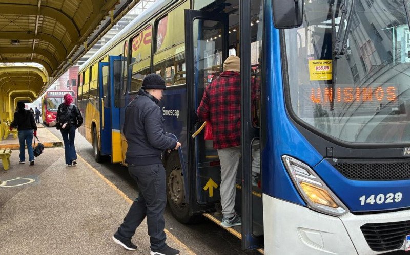 Segundo dia da greve dos ônibus em São Leopoldo, com parte dos coletivos só em horário de pico, foi determinação judicial