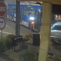 VÍDEO: Imagens mostram momento em que caminhão bate em ônibus e causa acidente na RS-240