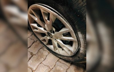 Pedra gigante é atirada contra carro de veterinária na BR-448: "Não sei como tiveram força"