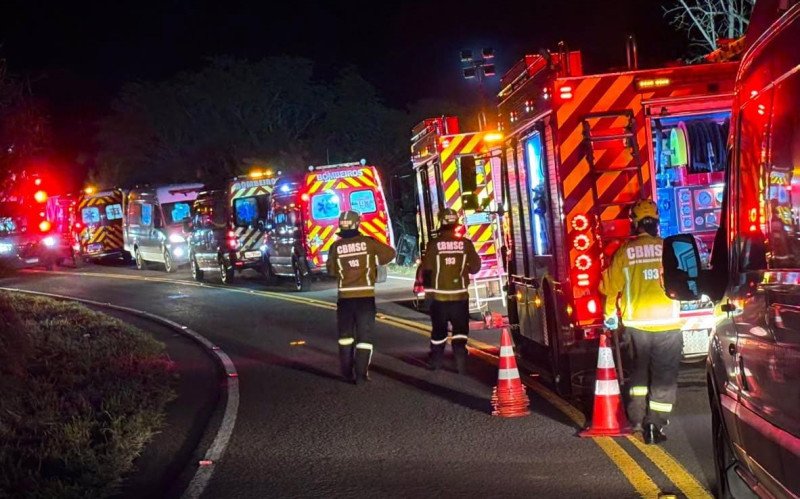 Uma criança e duas mulheres morreram após ônibus de excursão cair em ribandeira em SC | abc+