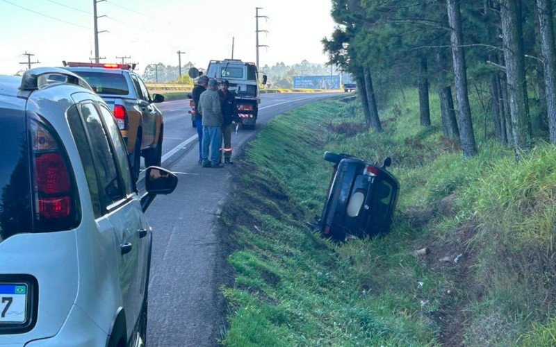 Homem foi encontrado morto dentro de veículo na RS-122