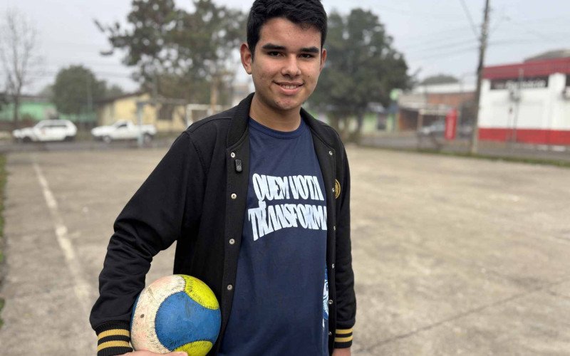 Victor busca melhorias para a estrutura da quadra esportiva da Escola Kurt Walzer