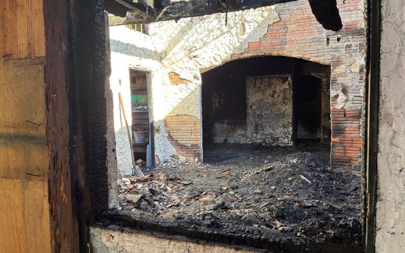 Incêndio destruiu parcialmente a casa e o ateliê de Biba Jacques