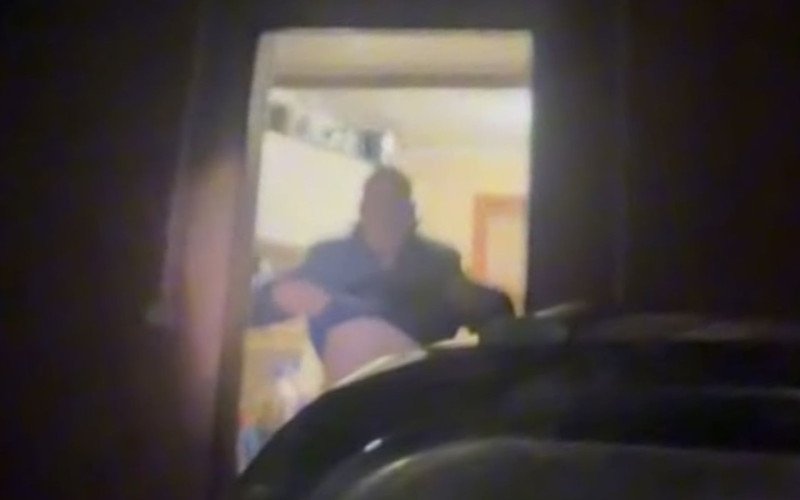 Homem foi abordado em casa