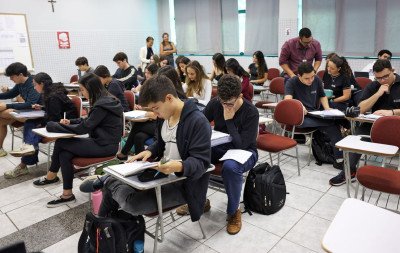Educação financeira pode virar parte do currículo escolar