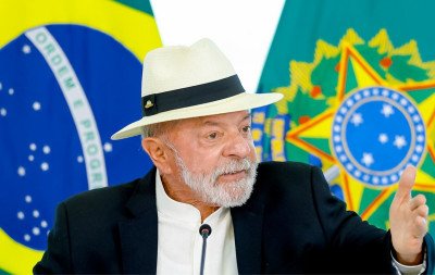 Governo repudia tarifaço, fala em acionar Lei de Reciprocidade e responsabiliza clã Bolsonaro: "Marco lastimável"