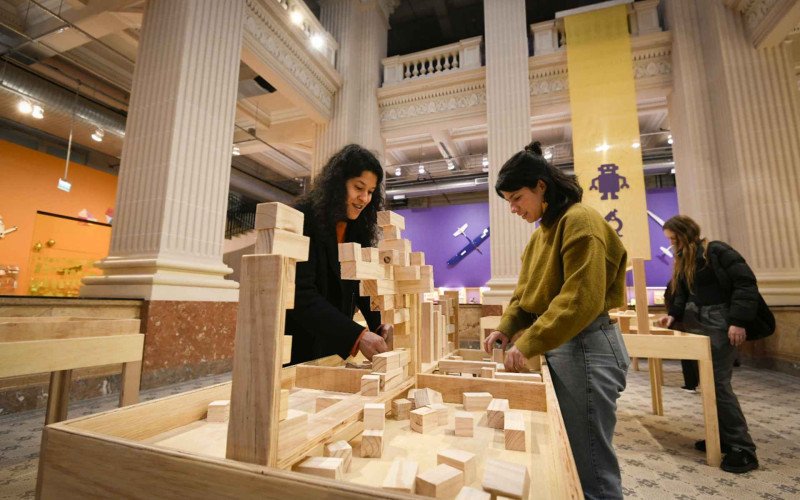 Uma Viagem ao Mundo dos Brinquedos: Nova exposição do Farol Santander Porto Alegre convida o público para brincar