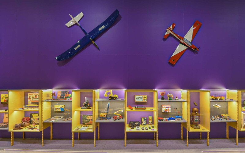 Uma Viagem ao Mundo dos Brinquedos: Nova exposição do Farol Santander Porto Alegre convida o público para brincar