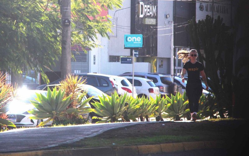 Teve quem aproveitou a tarde de sol para caminhadas