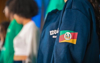 Uso do uniforme escolar passa a ser obrigatório para todos os estudantes da rede estadual; entenda