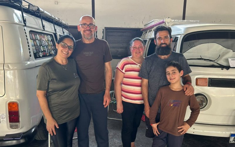Da esquerda para a direita: Fran, Beto, Gil, Diou e João, que se tornaram amigos através das viagens em eventos sob rodas