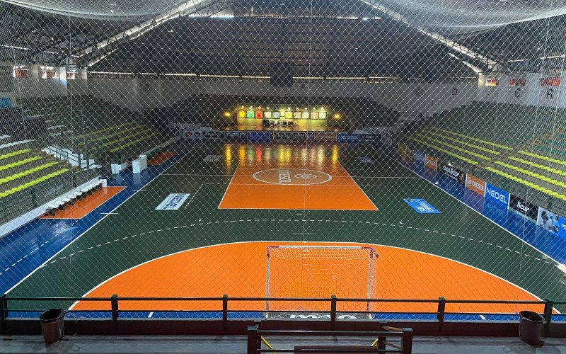 Pizzaria Scur apadrinha campeonatos de futsal de base de Gramado