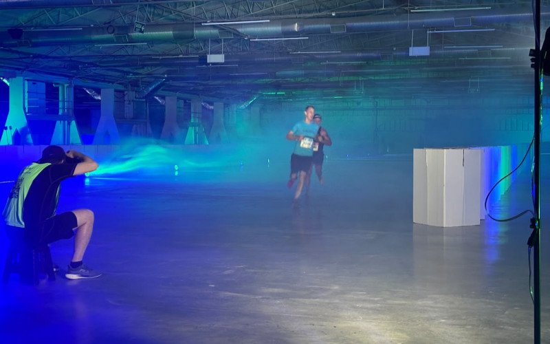 Corrida indoor reúne centenas de atletas nos pavilhões da Fenac, em Novo Hamburgo | abc+