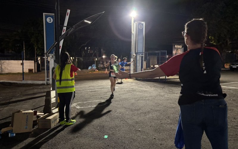 Corrida indoor reúne centenas de atletas nos pavilhões da Fenac, em Novo Hamburgo