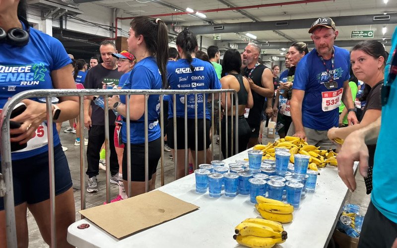 Corrida indoor reúne centenas de atletas nos pavilhões da Fenac, em Novo Hamburgo