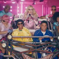 Ronaldo Fenômeno e Ronaldinho viram motoristas de luxo de Madonna no show de intervalo da Copa do Mundo