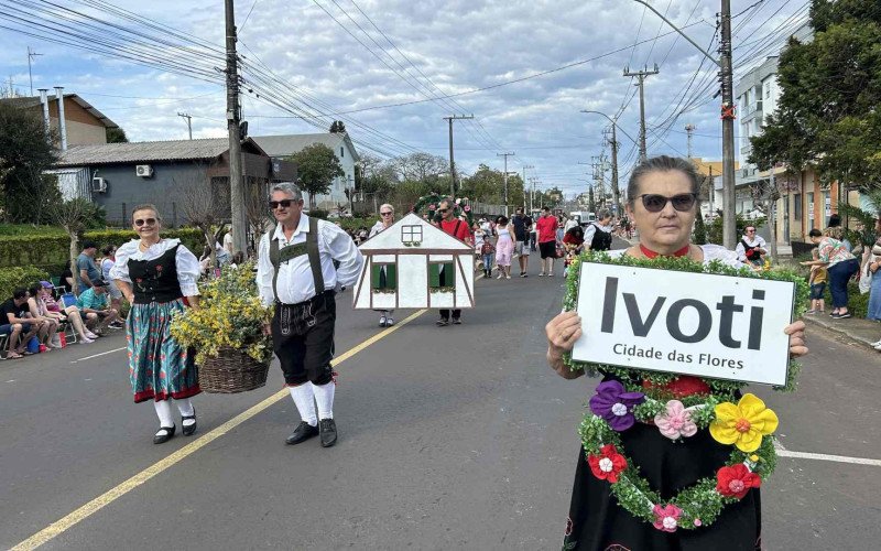 Desfile do Colono contou com a participação de mais de 650 pessoas e levou para a avenida uma pequena amostra da diversidade cultivada nas propriedades rurais de Ivoti