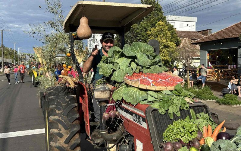 Desfile do Colono contou com a participação de mais de 650 pessoas e levou para a avenida uma pequena amostra da diversidade cultivada nas propriedades rurais de Ivoti