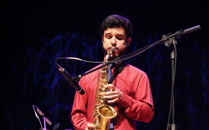 Saxofonista Bruno Jorge de Sousa se apresentou junto a Orquestra de Sopros de Novo Hamburgo na abertura oficial do II Femusik