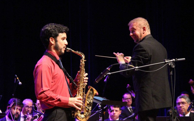 Saxofonista Bruno Jorge de Sousa se apresentou junto a Orquestra de Sopros de Novo Hamburgo na abertura oficial do II Femusik