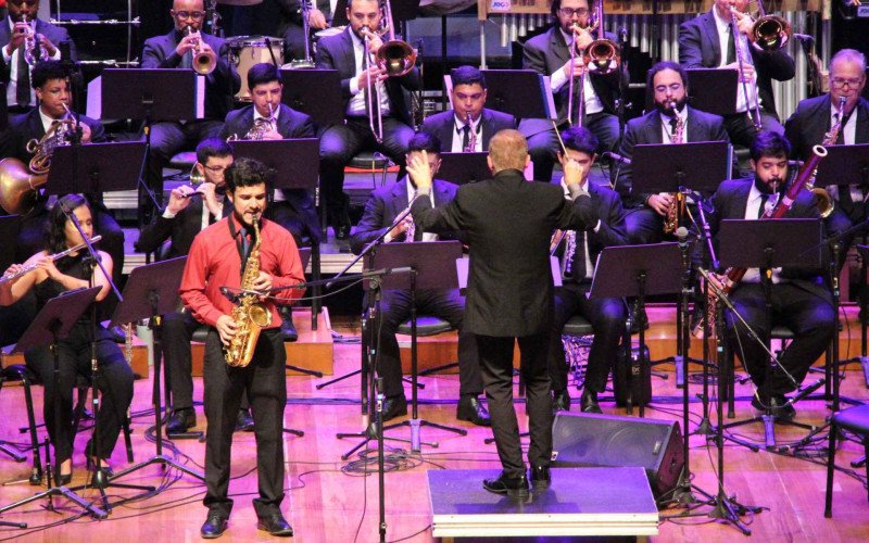 Saxofonista Bruno Jorge de Sousa se apresentou junto a Orquestra de Sopros de Novo Hamburgo na abertura oficial do II Femusik