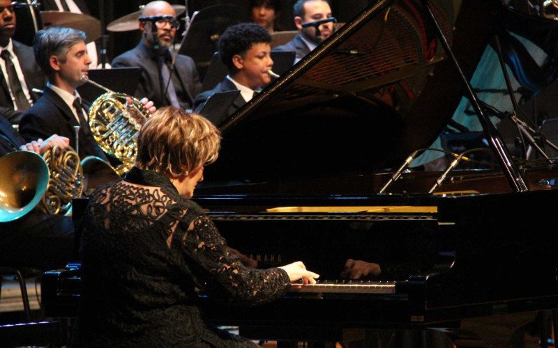 Pianista Olinda Allessandrini também se apresentou na noite de abertura