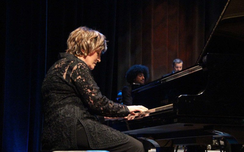 Pianista Olinda Allessandrini também se apresentou na noite de abertura