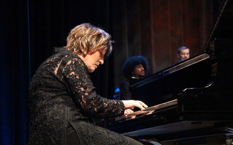 Pianista Olinda Allessandrini também se apresentou na noite de abertura