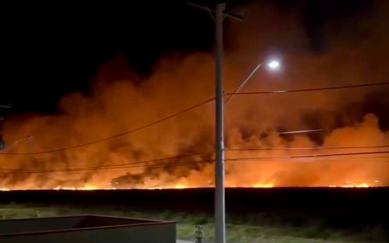 Incêndio atinge vegetação em Xangri-lá | abc+