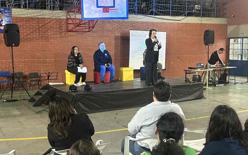 Seminário no Instituto Estadual Seno Ludwig busca combater o bullying
