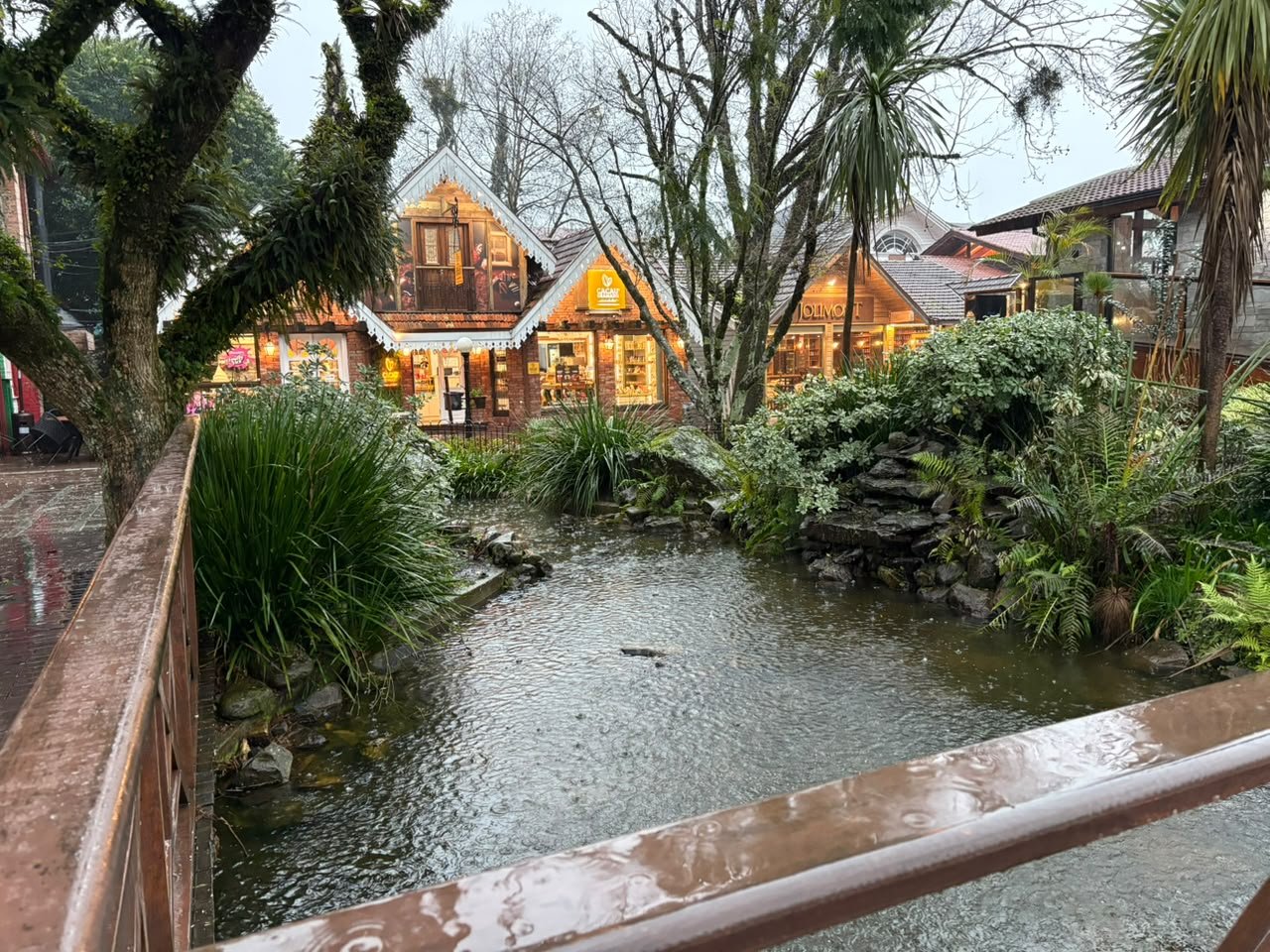 Chuva forte a intensa atinge Gramado e Canela nesta terça-feira