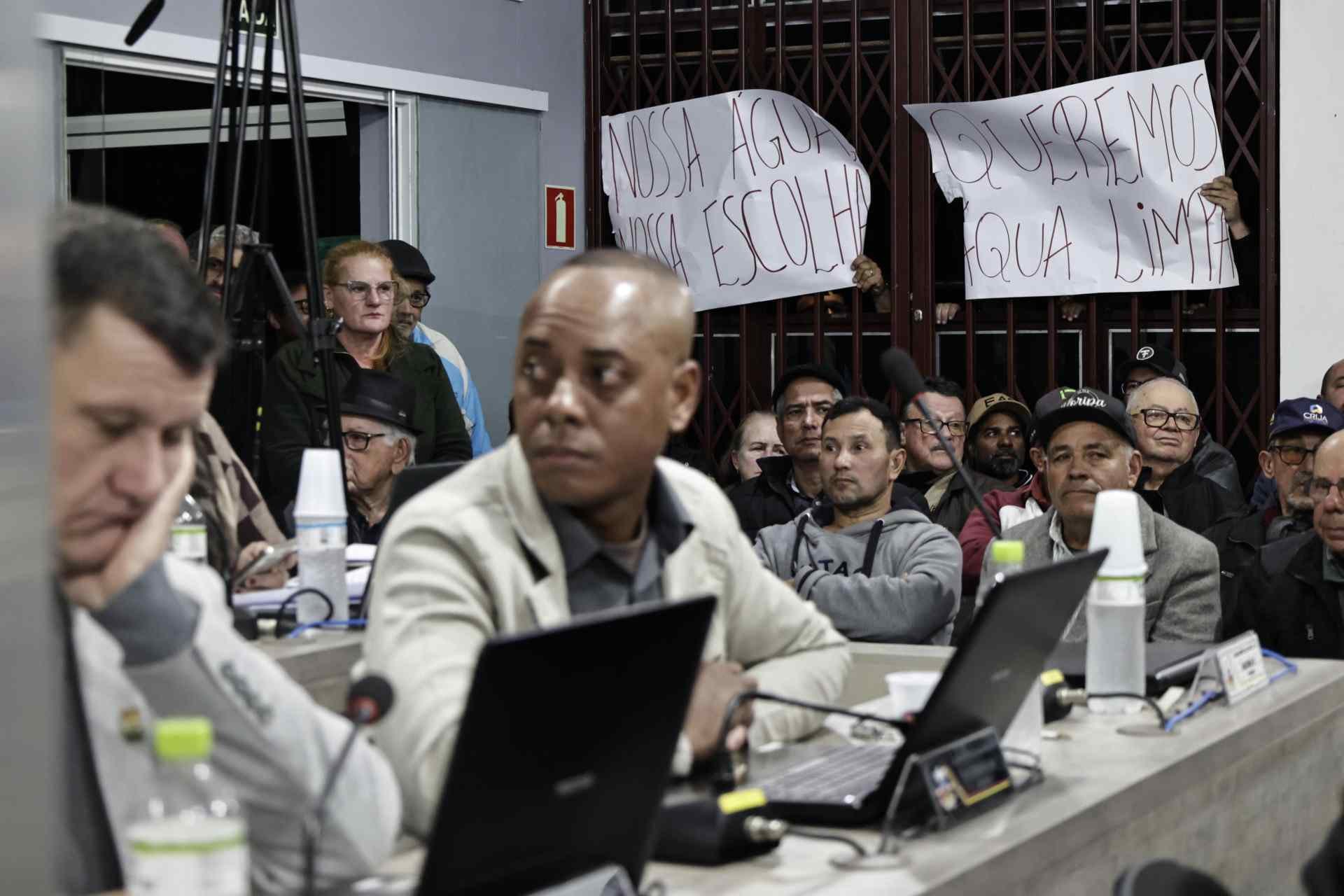 Abastecimento de água e outorga de poços artesianos geram polêmica em Portão