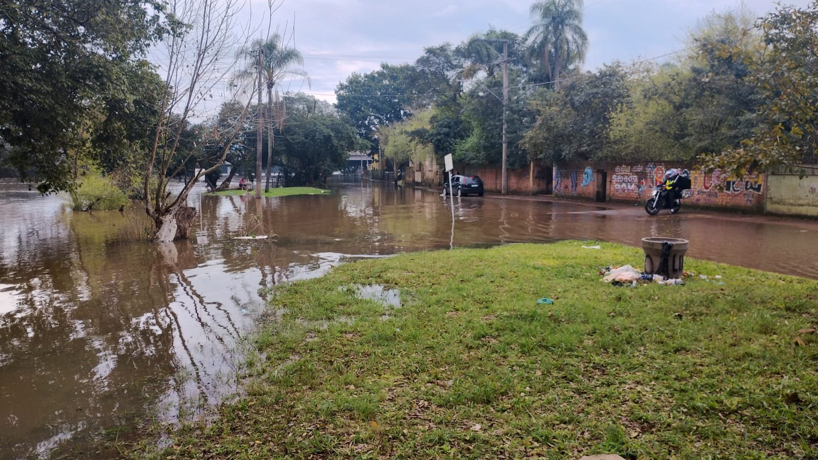 Ainda em alerta, Rio dos Sinos para de subir em São Leopoldo