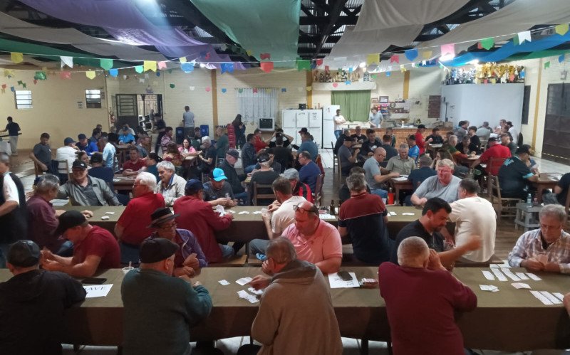 Campeonato Municipal de Canastra entra na fase decisiva em Gramado