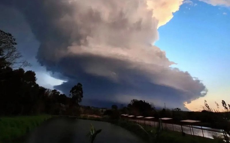 Supercélula que gerou tornado visto no noroeste do RS